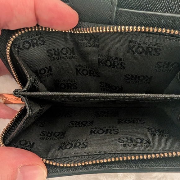 Michael Kors Black Saffiano Leather Medium Bifold Wallet EUC - Picture 5 of 5